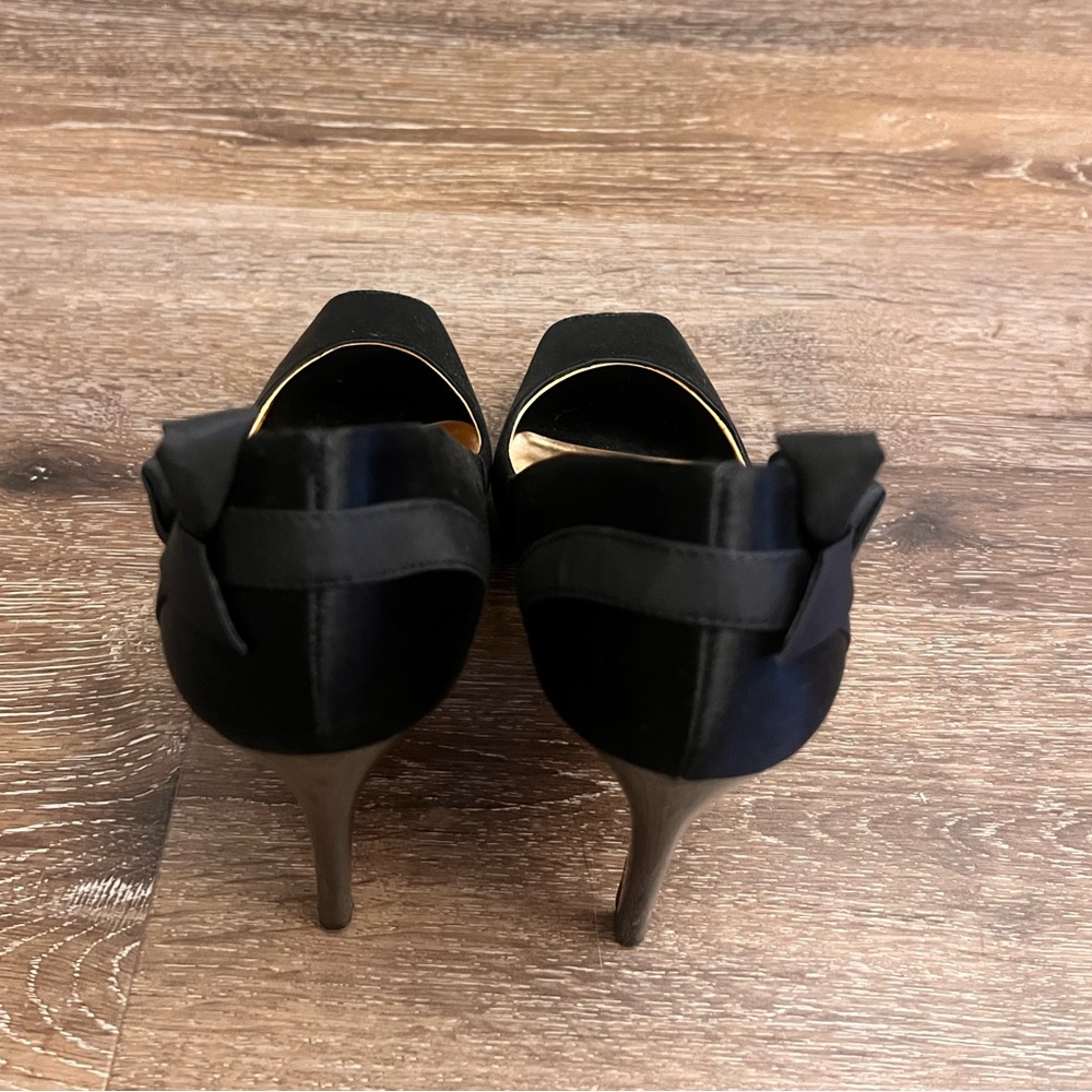 Badgley Mischka Women's Oliver Black Satin Heel Pumps - Picture 4 of 7